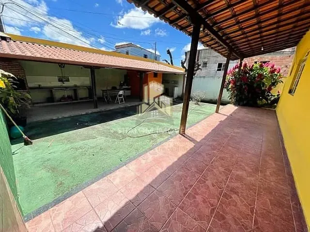 Casa com 1100m², à venda, no bairro Sao Mateus em Contagem