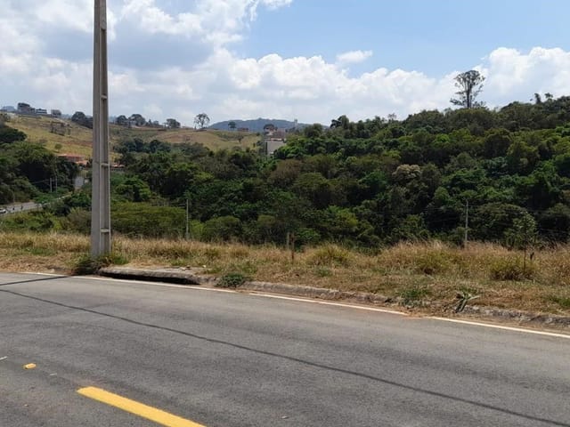 Terreno com 241m², à venda, no bairro Morada da Serra em Extrema