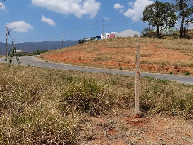 Terreno com 241m², à venda, no bairro Morada da Serra em Extrema