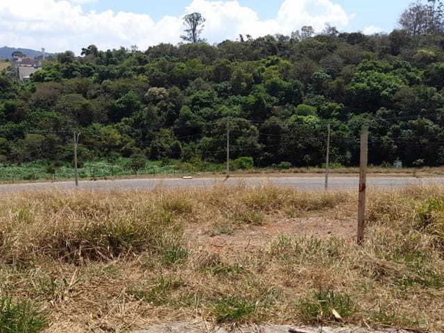 Terreno com 241m², à venda, no bairro Morada da Serra em Extrema