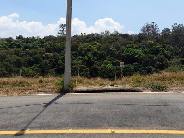 Terreno com 241m², à venda, no bairro Morada da Serra em Extrema