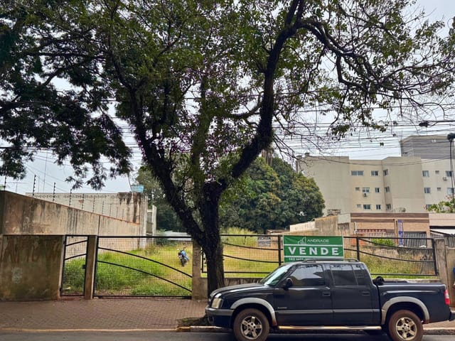 Terreno com 600m², à venda, no bairro Centro em Apucarana