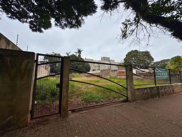 Terreno com 600m², à venda, no bairro Centro em Apucarana