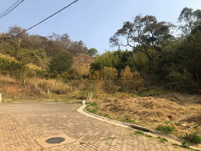 Terreno com 235m², à venda, no bairro Loteamento Vale das Hortênsias em Itajubá