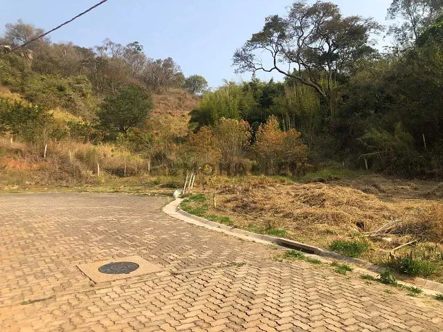 Terreno com 235m², à venda, no bairro Loteamento Vale das Hortênsias em Itajubá