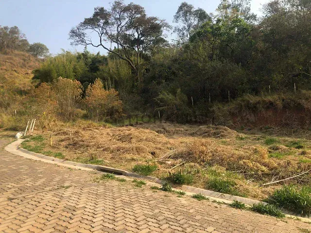 Terreno com 235m², à venda, no bairro Loteamento Vale das Hortênsias em Itajubá