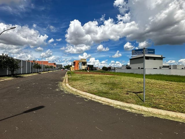 Terreno com 336m², à venda, no bairro Village Santa Georgina em Franca