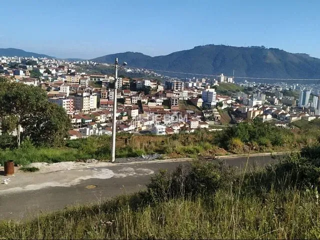 Terreno com 250m², à venda, no bairro Jardim Bandeirantes em Poços de Caldas