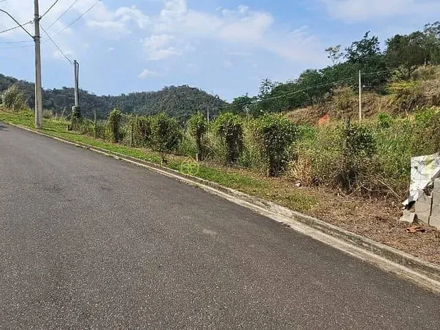 Terreno com 424m², à venda, no bairro Vila Ursulino em Barra Mansa