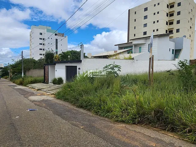 Terreno com 360m², à venda, no bairro Candeias em Vitória da Conquista