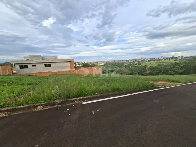 Terreno com 250m², à venda, no bairro Residencial Plaza Martin em Botucatu
