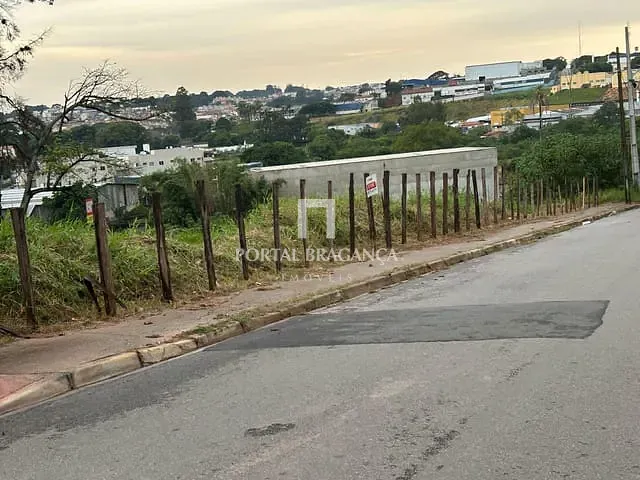 Terreno com 1934m², à venda, no bairro Chácaras Luzia Vicente em Bragança Paulista