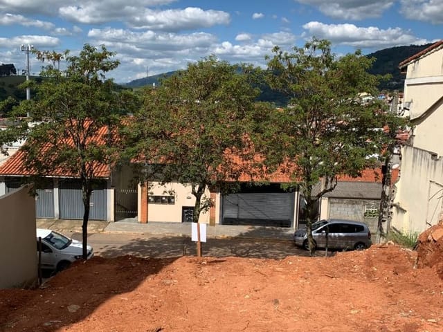 Terreno com 300m², à venda, no bairro Jardim Nova Extrema em Extrema