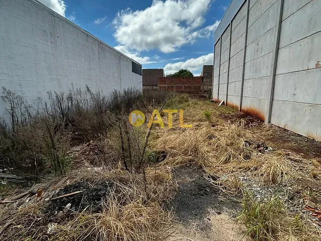Terreno com 319m², à venda, no bairro Jardim Matilde em Ourinhos