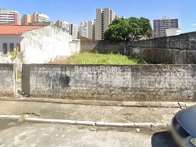 Terreno com 336m², para alugar, no bairro Treze de Julho em Aracaju
