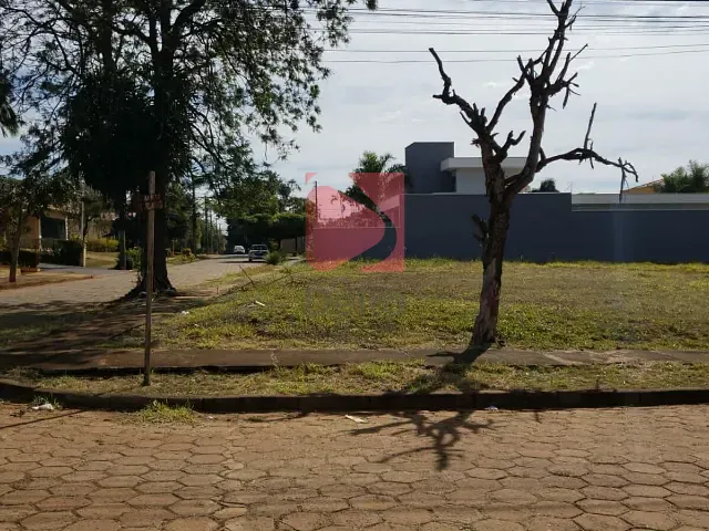 Terreno com 447m², à venda, no bairro Cidade Jardim em Pirassununga