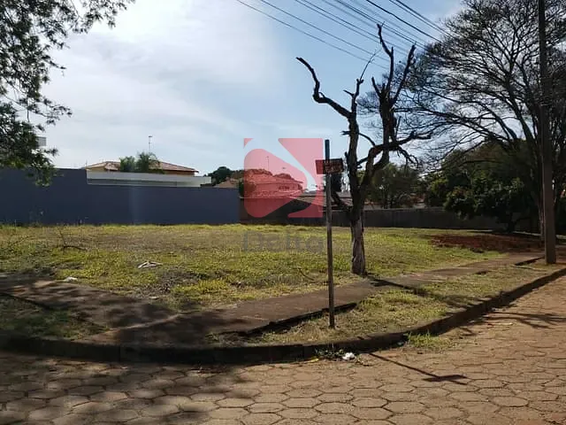 Terreno com 447m², à venda, no bairro Cidade Jardim em Pirassununga