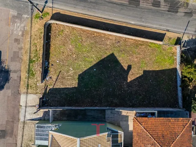 Terreno com 467m², à venda ou para alugar, no bairro Campo Comprido em Curitiba