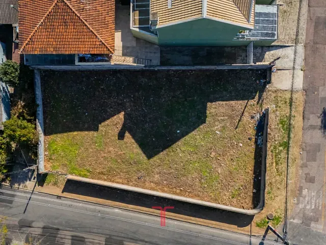 Terreno com 467m², à venda ou para alugar, no bairro Campo Comprido em Curitiba