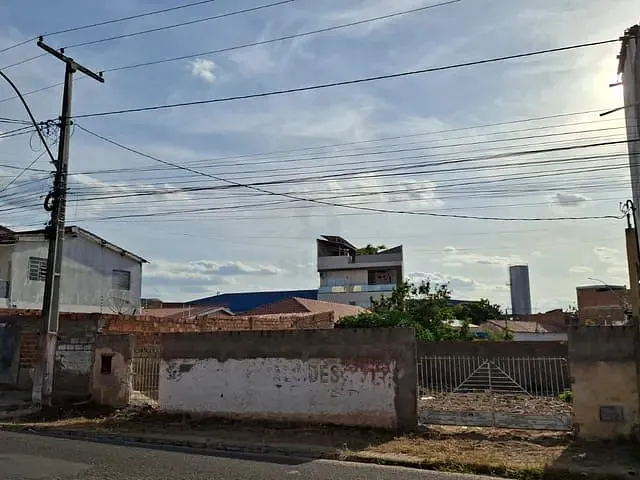 Terreno com 215m², à venda, no bairro Jardim Bahia em Paulo Afonso