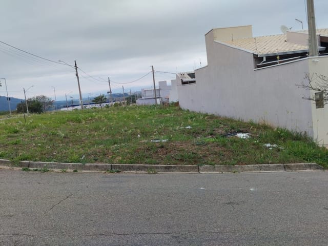 Terreno com 303m², à venda, no bairro Jardim dos Jacandás  em São João da Boa Vista