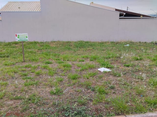 Terreno com 303m², à venda, no bairro Jardim dos Jacandás  em São João da Boa Vista