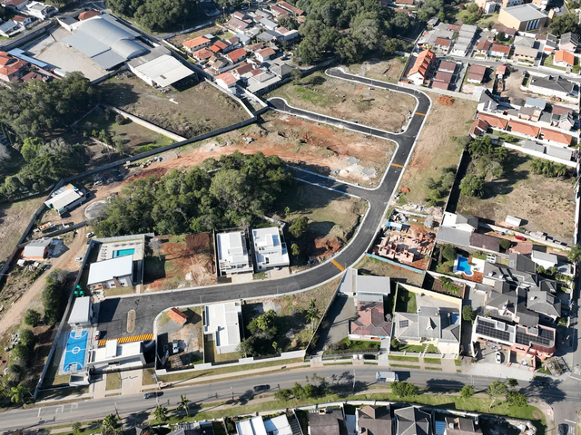 Terreno com 642m², à venda, no bairro São Braz em Curitiba