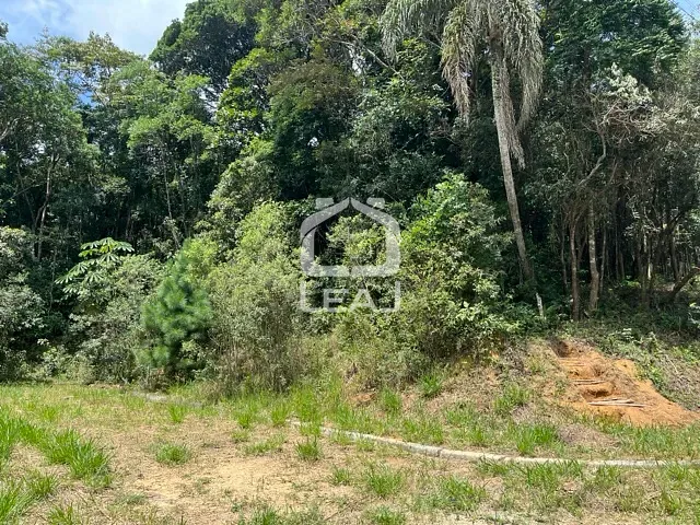 Terreno com 360m², à venda, no bairro Cento em Embu-Guaçu