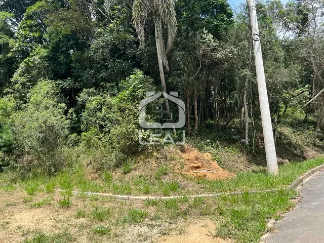 Terreno com 360m², à venda, no bairro Cento em Embu-Guaçu
