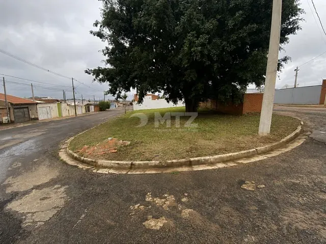Terreno com 342m², à venda, no bairro Residencial Cedro em Botucatu