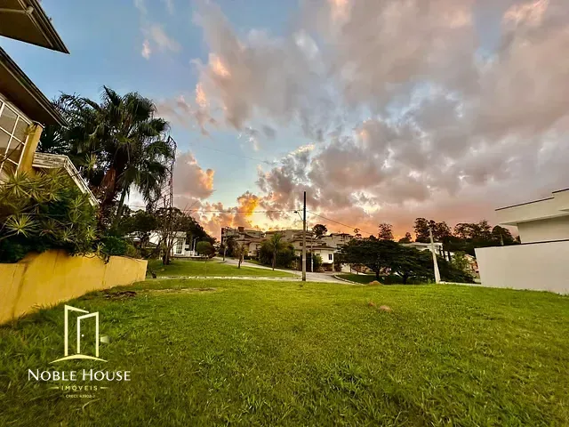 Terreno com 538m², à venda, no bairro Residencial Delle Stelle em Louveira