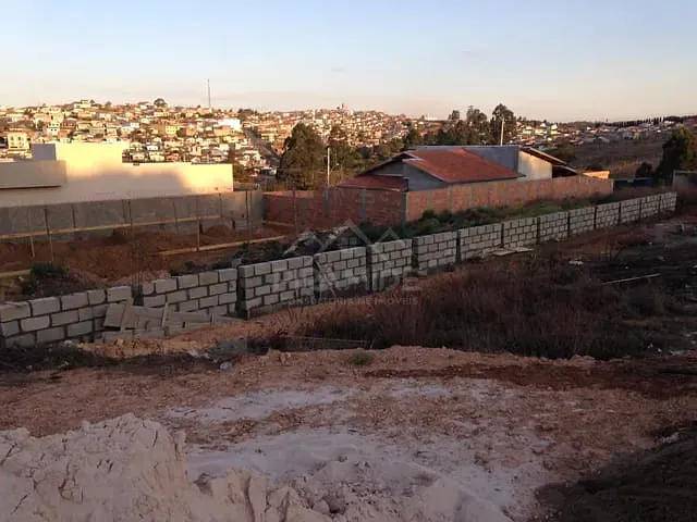 Terreno com 397m², à venda, no bairro Loteamento Caldense em Poços de Caldas