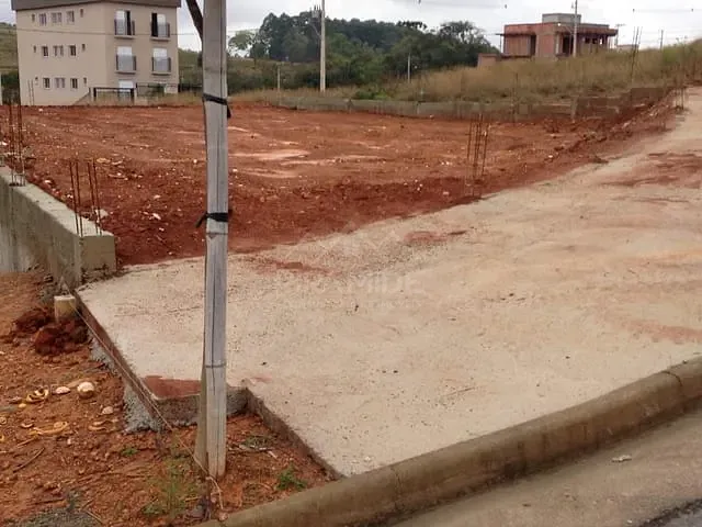 Terreno com 397m², à venda, no bairro Loteamento Caldense em Poços de Caldas