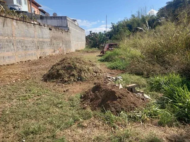 Terreno com 320m², à venda, no bairro Roma em Volta Redonda