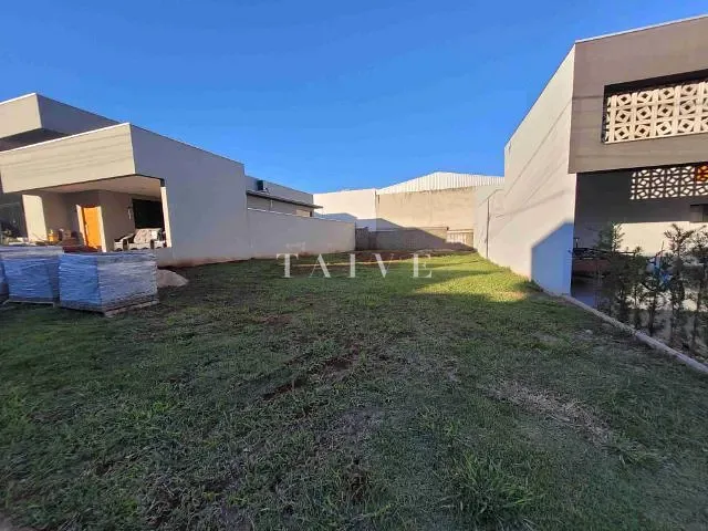 Terreno com 313m², à venda, no bairro Condominio Residencial Habitten Santa Regina em Londrina