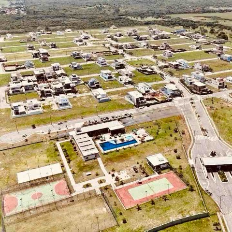 Foto do Terreno - R$ 220.000 - Terreno no condomínio Alphaville à venda no bairro Dunas do Peró em Cabo Frio, RJ. | Vivre imob