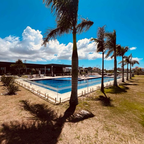 Foto do Terreno - R$ 220.000 - Terreno no condomínio Alphaville à venda no bairro Dunas do Peró em Cabo Frio, RJ. | Vivre imob