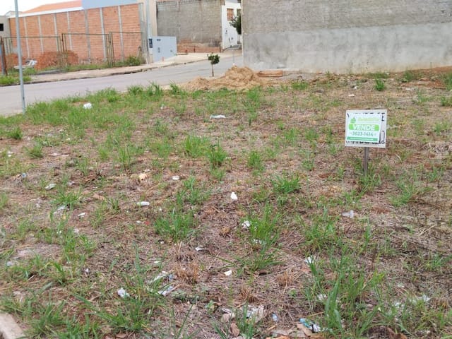 Terreno com 300m², à venda, no bairro Jardim dos Jacarandás Fase 2 em São João da Boa Vista