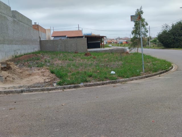 Terreno com 300m², à venda, no bairro Jardim dos Jacarandás Fase 2 em São João da Boa Vista