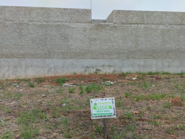 Terreno com 300m², à venda, no bairro Jardim dos Jacarandás Fase 2 em São João da Boa Vista