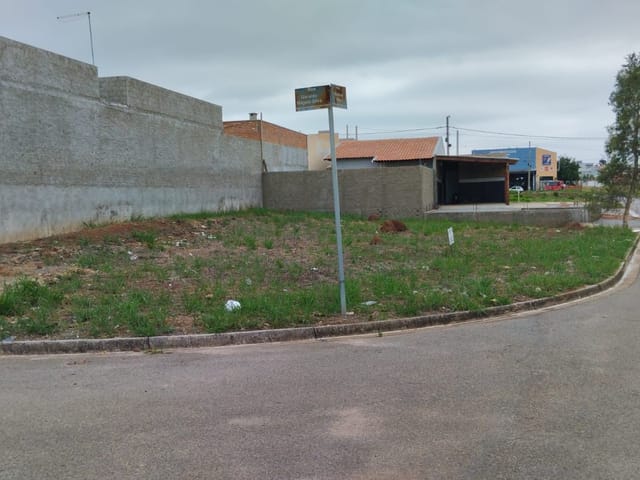 Terreno com 300m², à venda, no bairro Jardim dos Jacarandás Fase 2 em São João da Boa Vista