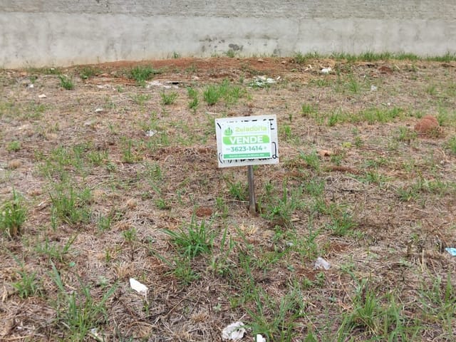 Terreno com 300m², à venda, no bairro Jardim dos Jacarandás Fase 2 em São João da Boa Vista