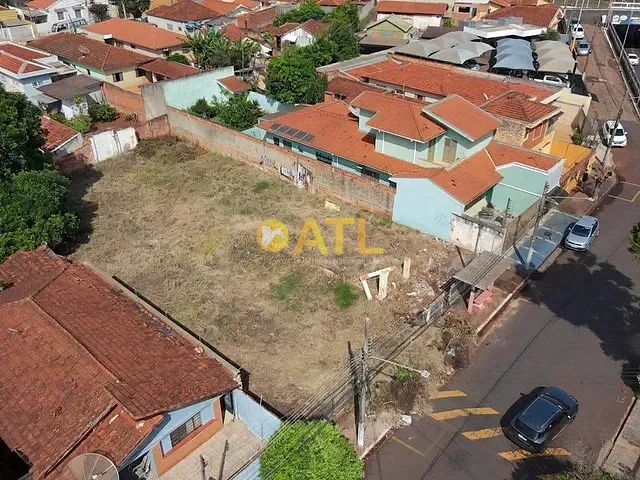 Terreno com 980m², à venda, no bairro Vila Mano em Ourinhos