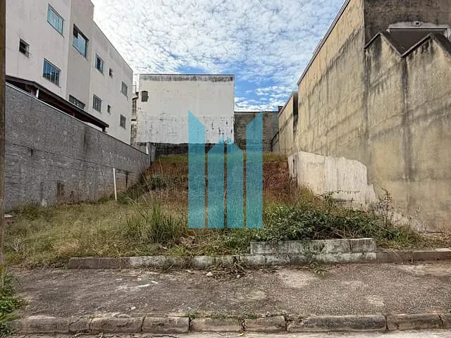 Terreno com 300m², à venda, no bairro Jardim das Hortênsias em Poços de Caldas