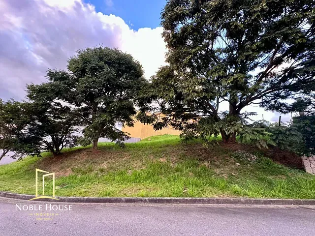 Terreno com 635m², à venda, no bairro Residencial Delle Stelle em Louveira