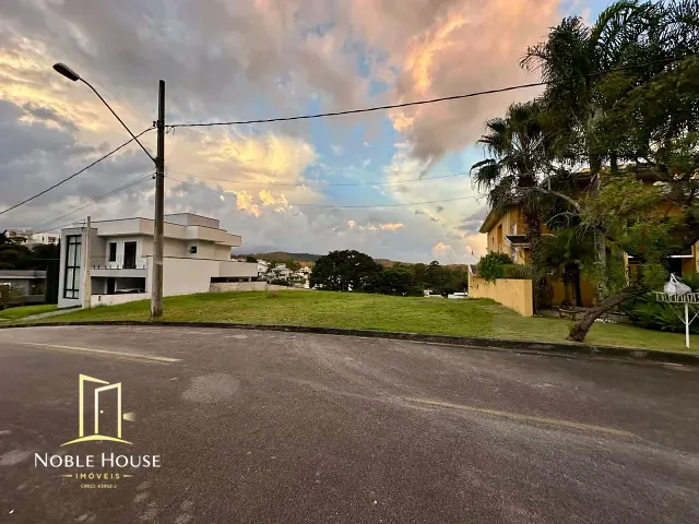 Terreno com 635m², à venda, no bairro Residencial Delle Stelle em Louveira