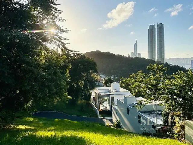 Terreno com 440m², à venda, no bairro Barra em Balneário Camboriú