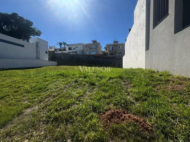 Terreno com 324m², à venda, no bairro Loteamento Brisas do Lago em Jundiaí