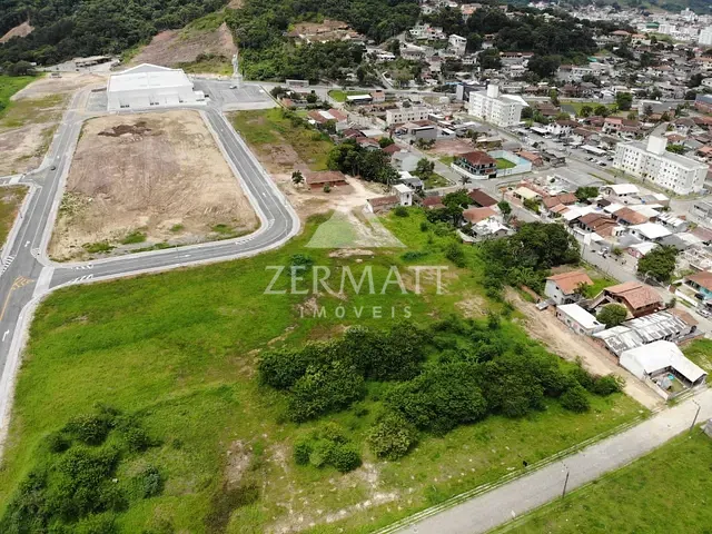 Terreno com 988m², à venda, no bairro Figueira / Bela Vista em Gaspar