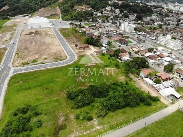 Terreno com 988m², à venda, no bairro Figueira / Bela Vista em Gaspar